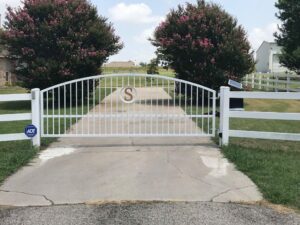 Space-Saving Automatic Gate in Dallas Texas