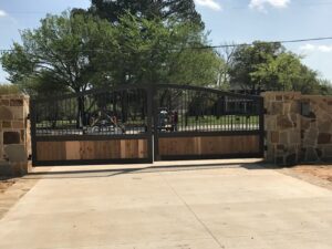 Southlake’s Luxury Homes with an automatic gate