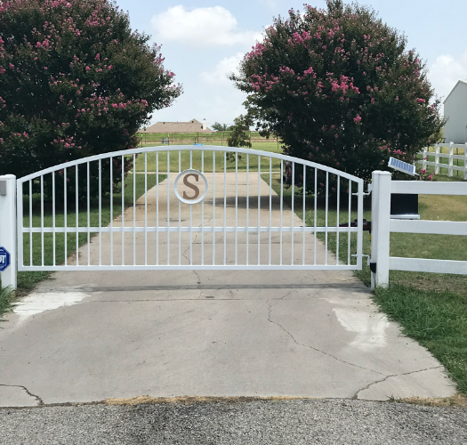 Custom ranch driveway gate Irving TX