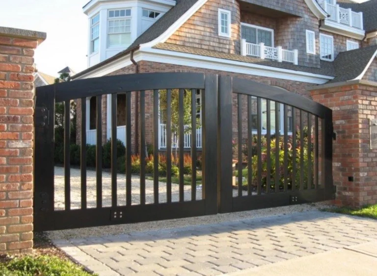 Automatic entry driveway gate Crowley TX