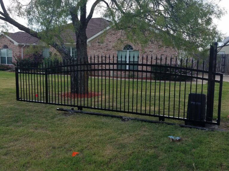 Automatic driveway gate repair Dallas